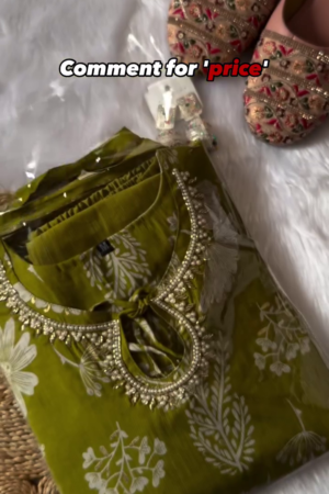 Women Floral Printed Regular Thread Work Kurta with Trousers & With Dupatta