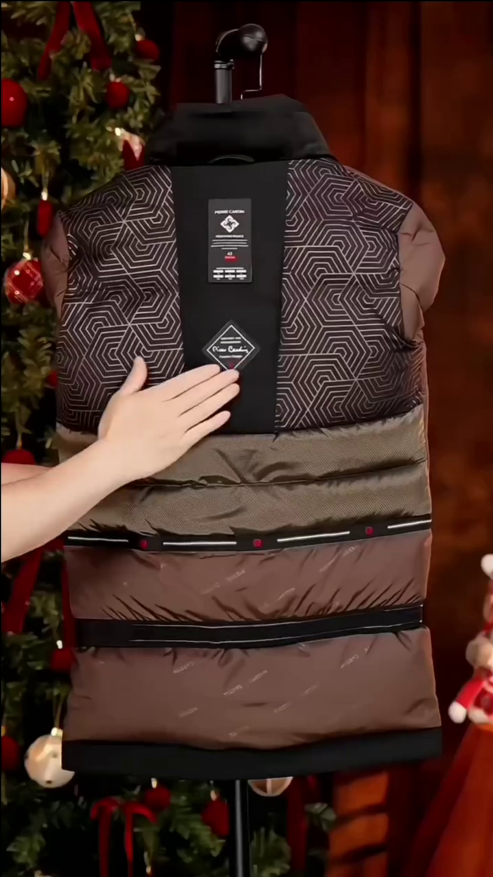 Men Classic Light Quilted Trekking Jacket - Black - Image 3